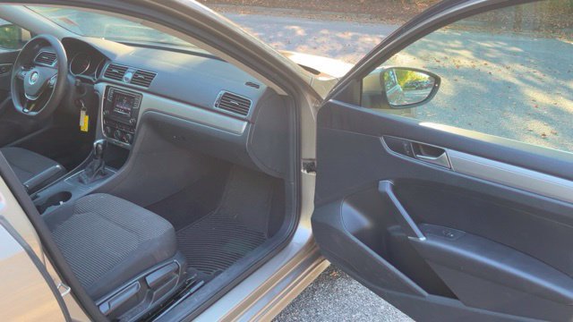 Used 2016 Volkswagen Passat 1.8T S FWD image 10