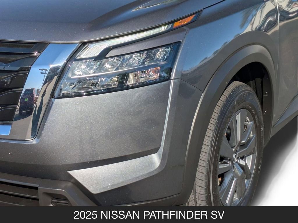 Used 2025 Nissan Pathfinder SV image 10