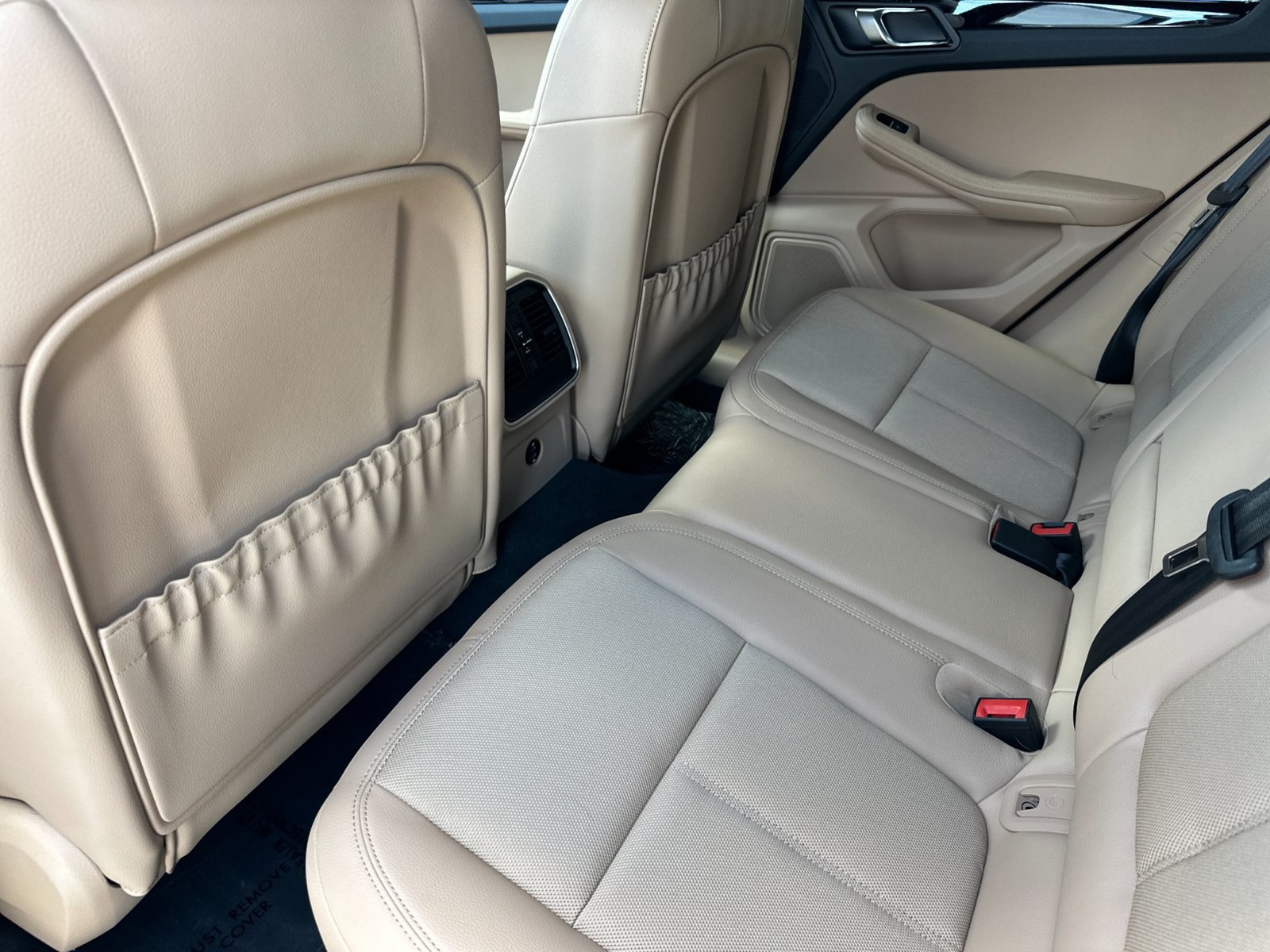 Certified 2026 Porsche Macan AWD/4WD image 18