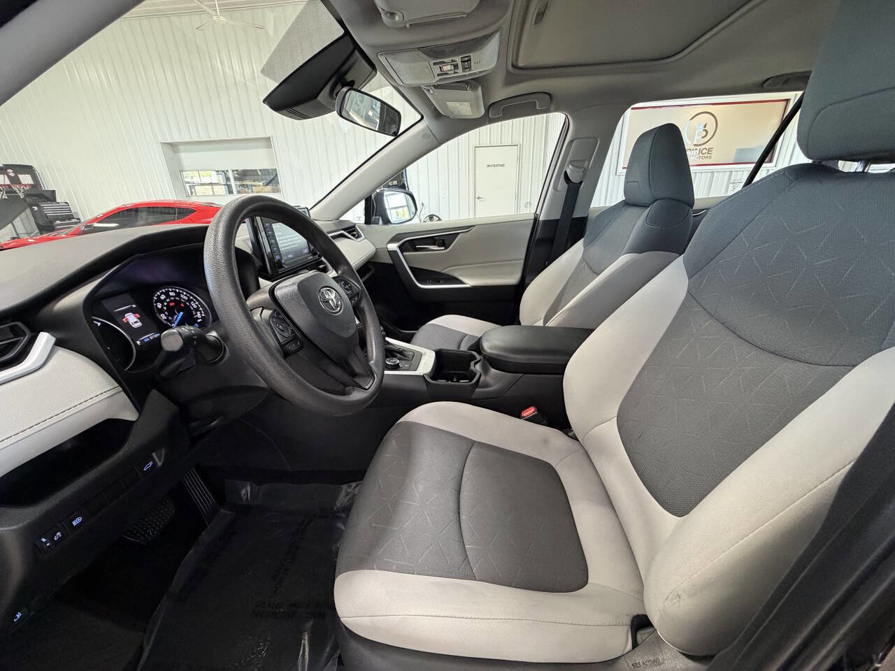 Used 2022 Toyota RAV4 XLE w/ Convenience Package AWD/4WD image 10