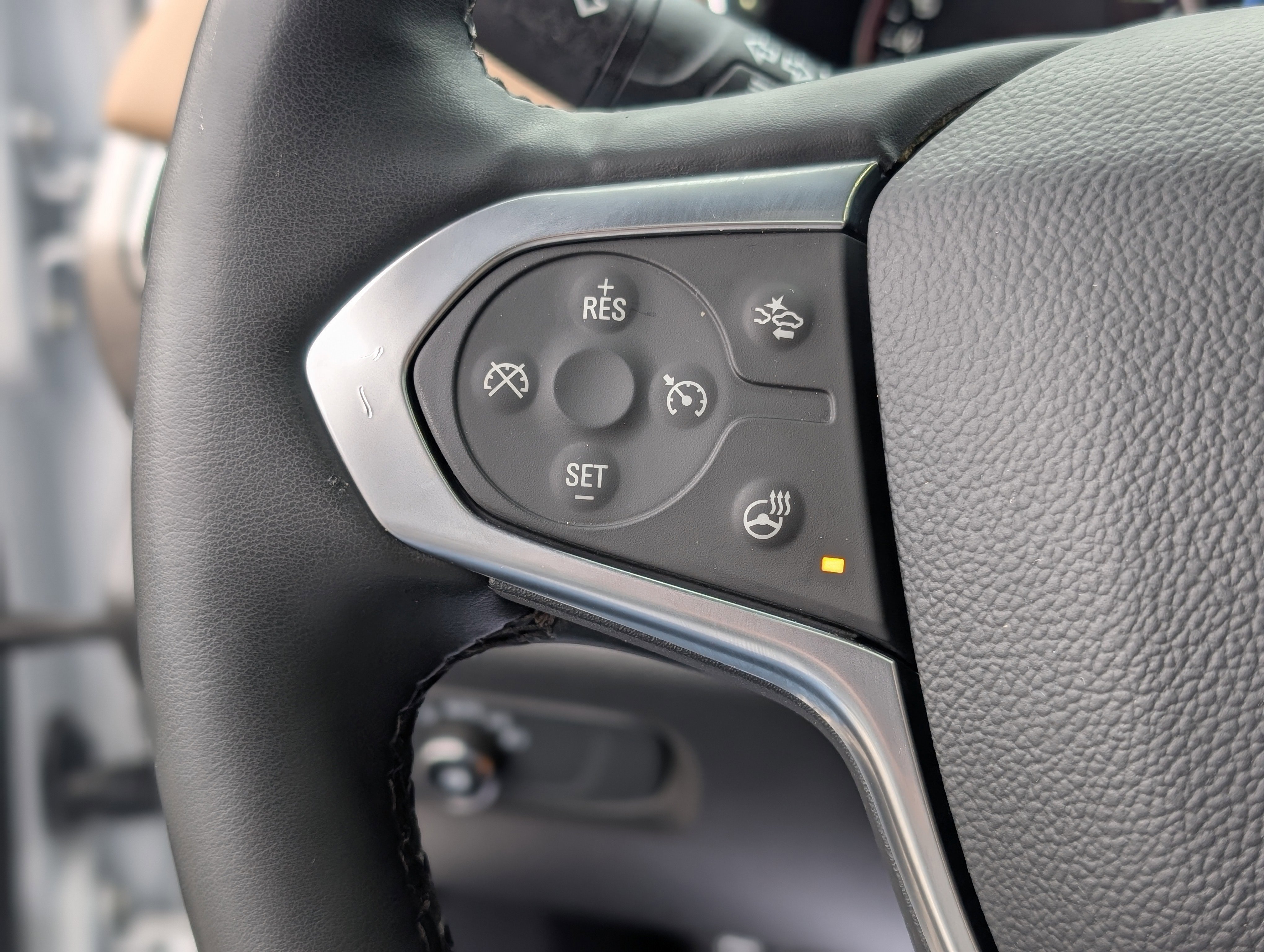 Used 2023 Chevrolet Traverse Premier image 6