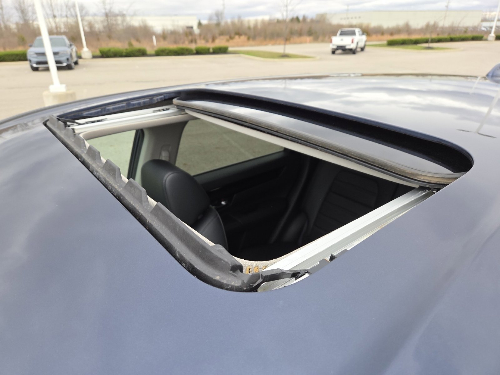 Used 2023 Honda CR-V EX-L image 3