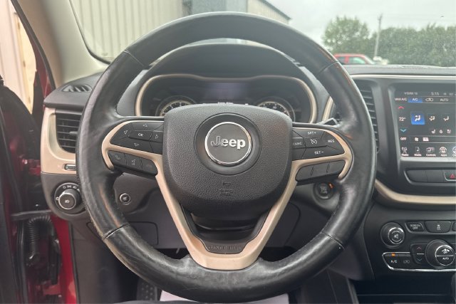Used 2014 Jeep Cherokee Limited w/ Luxury Group AWD/4WD image 17