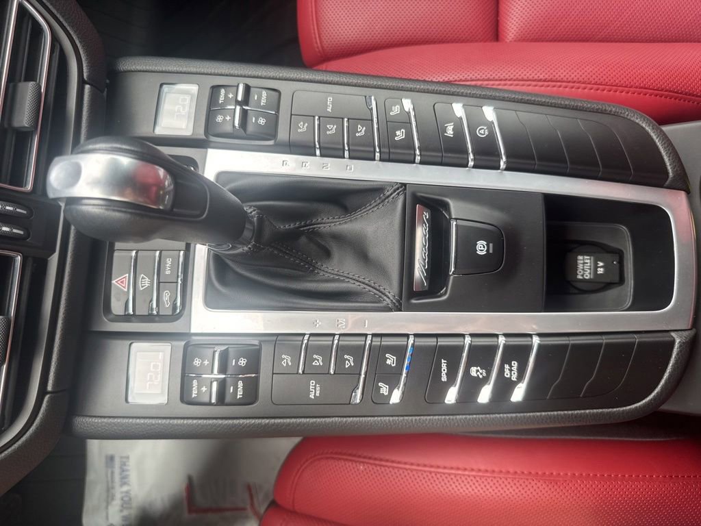Used 2020 Porsche Macan AWD/4WD image 40