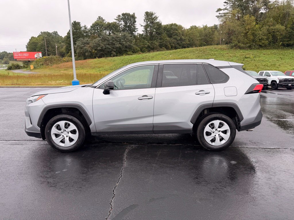Used 2025 Toyota RAV4 LE AWD/4WD image 5