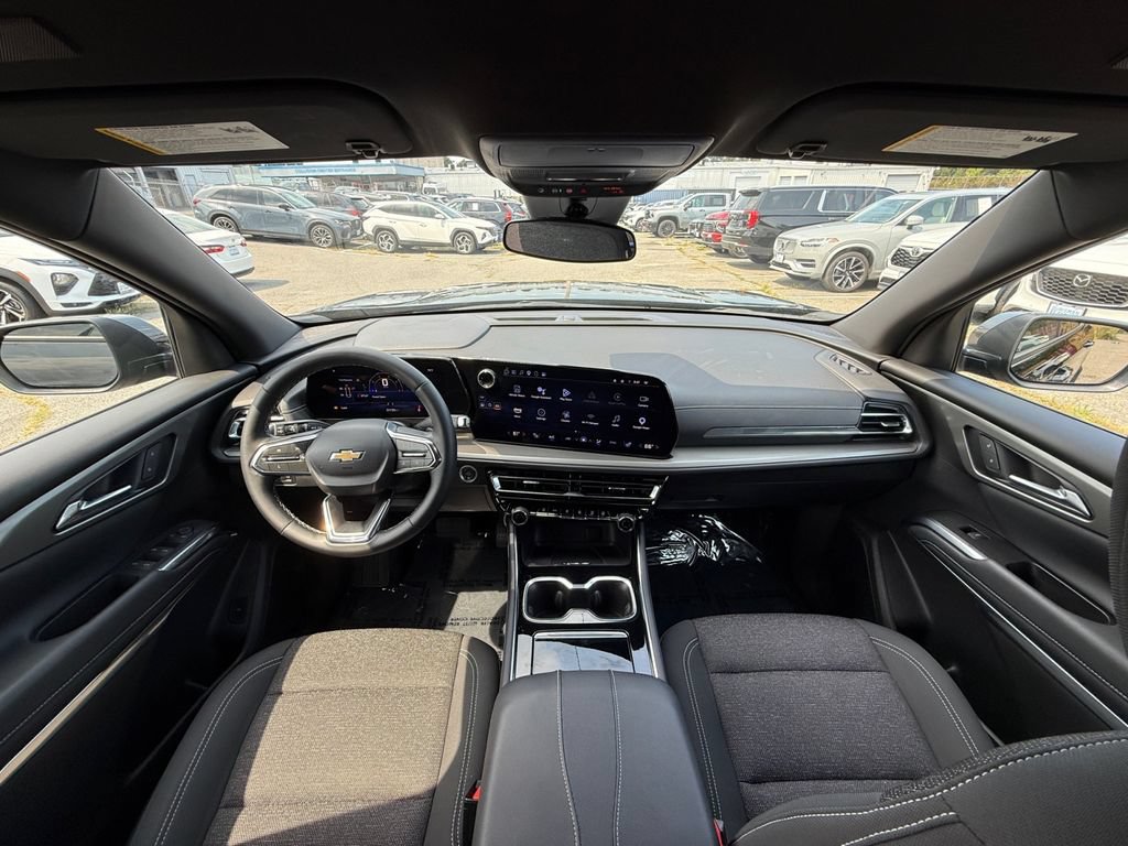 Used 2024 Chevrolet Traverse LT FWD image 23