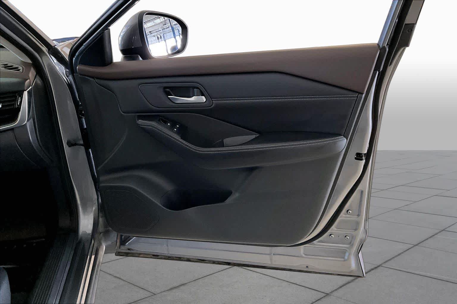 Used 2023 Nissan Rogue SV w/ SV Premium Package FWD image 21