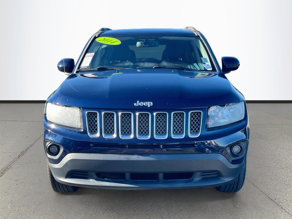 Used 2014 Jeep Compass Latitude FWD image 2