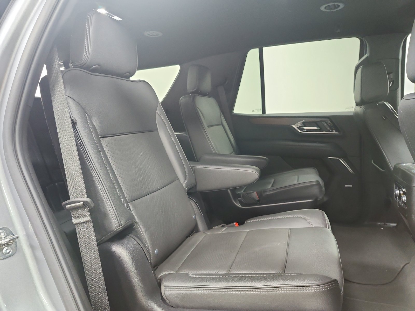 Used 2025 GMC Yukon Denali AWD/4WD image 43