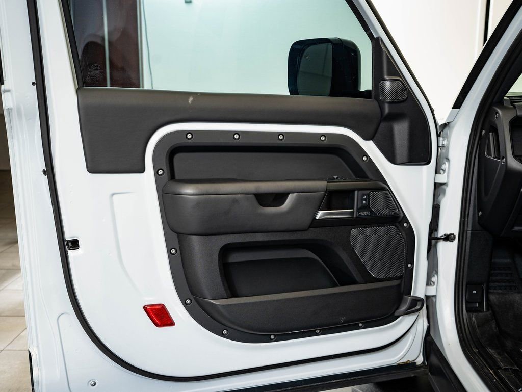 Used 2022 Land Rover Defender 90 V8 image 24