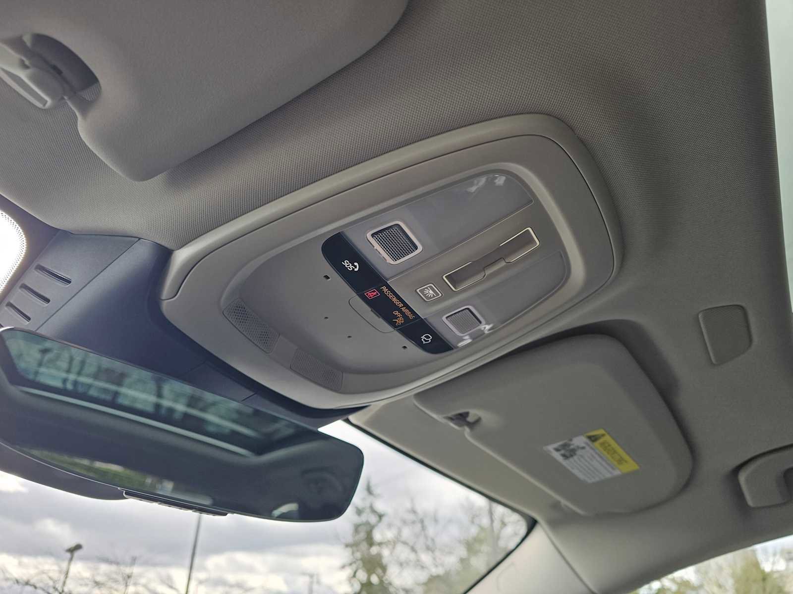 Certified 2025 Volvo V60 B5 Cross Country Plus image 32