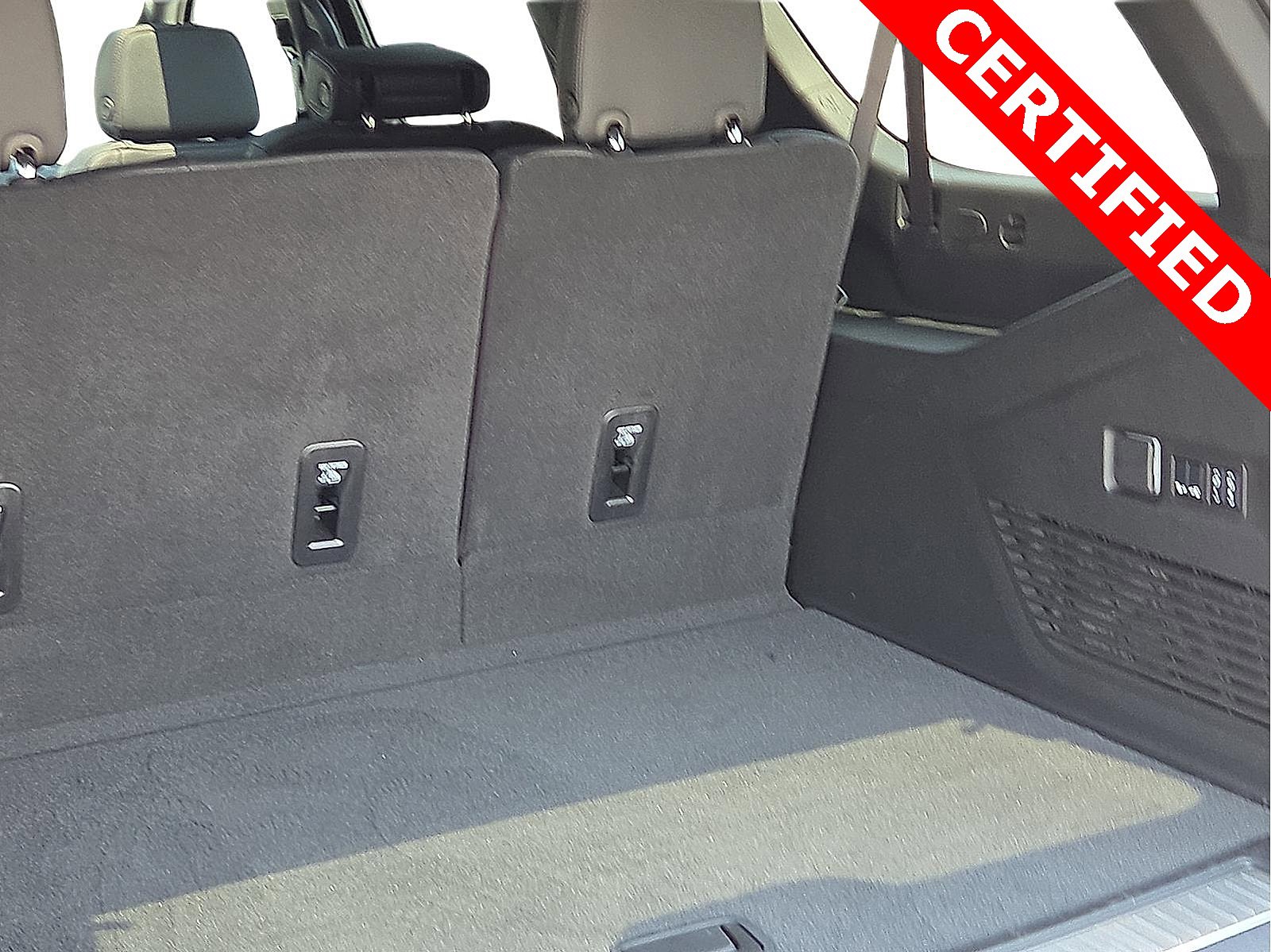 Used 2025 Chevrolet Suburban RST w/ RST Capability Package image 8