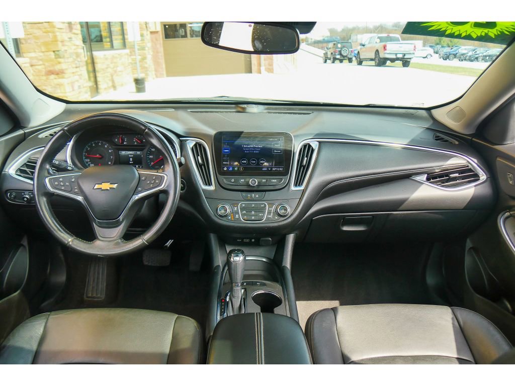 Used 2020 Chevrolet Malibu LT w/ Leather Package image 12