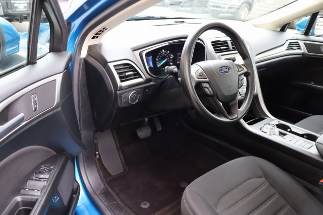 Used 2020 Ford Fusion SE image 4