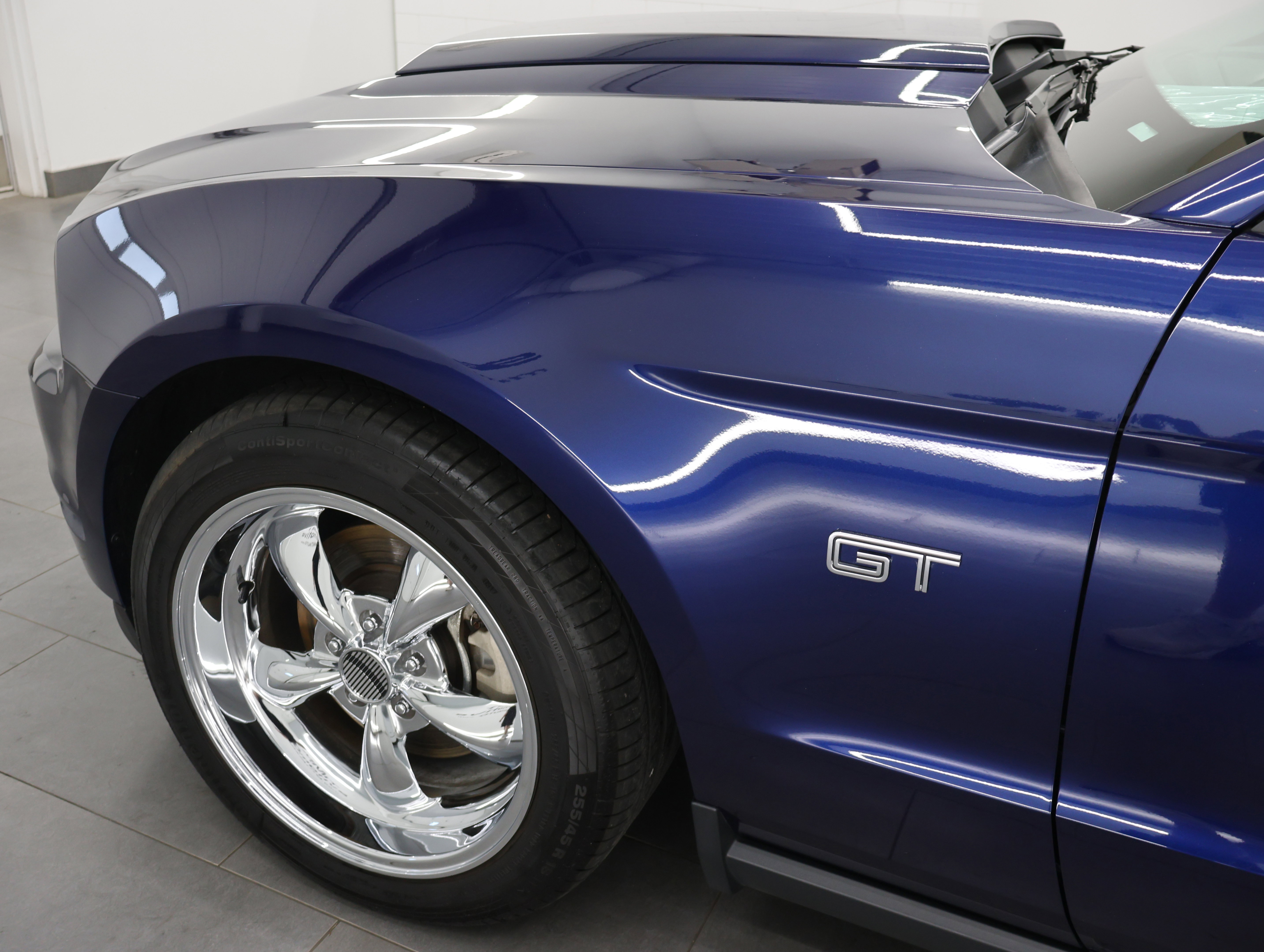 Used 2010 Ford Mustang GT Premium RWD image 32