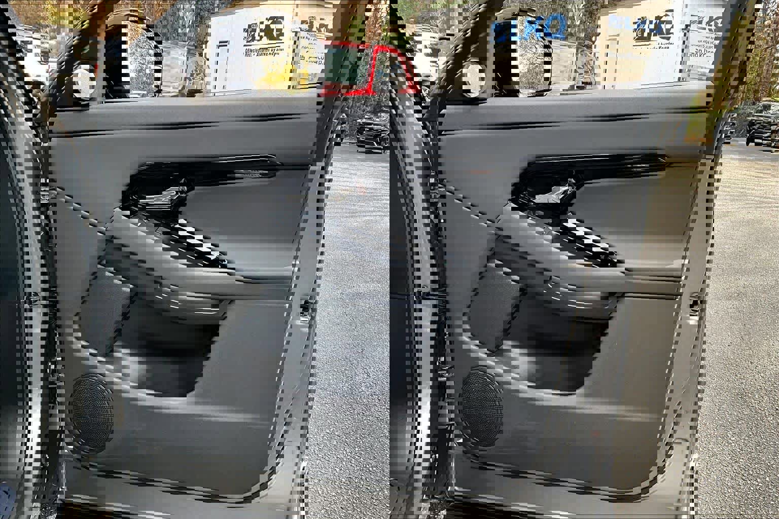 Used 2024 Land Rover Range Rover Evoque Dynamic SE image 44