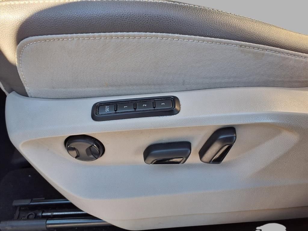 Used 2021 Volkswagen Atlas SEL Premium image 25