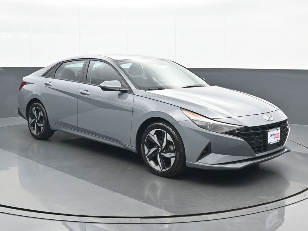 Used 2023 Hyundai Elantra SEL w/ Convenience Package image 9