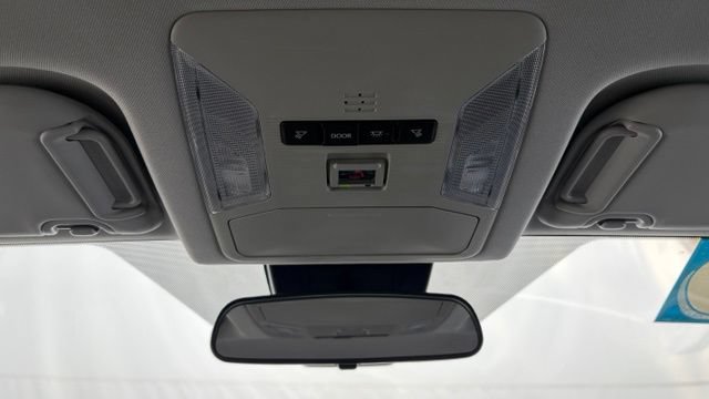 Used 2025 Toyota RAV4 XLE FWD image 41