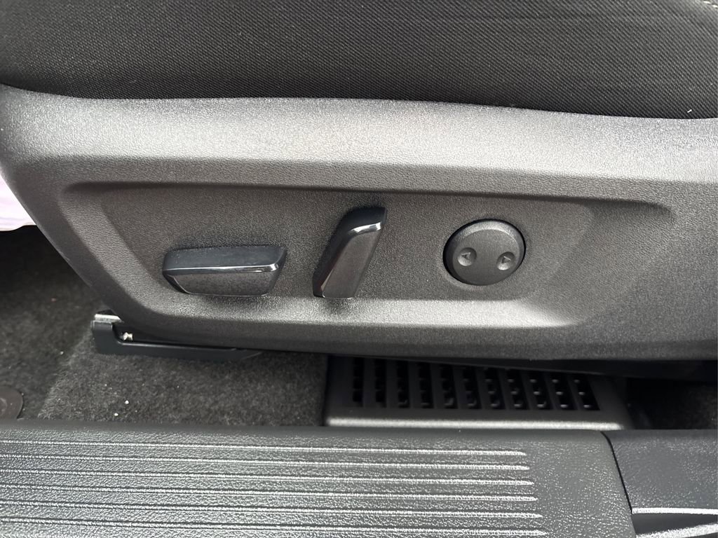 Used 2023 Nissan Rogue SV AWD/4WD image 35