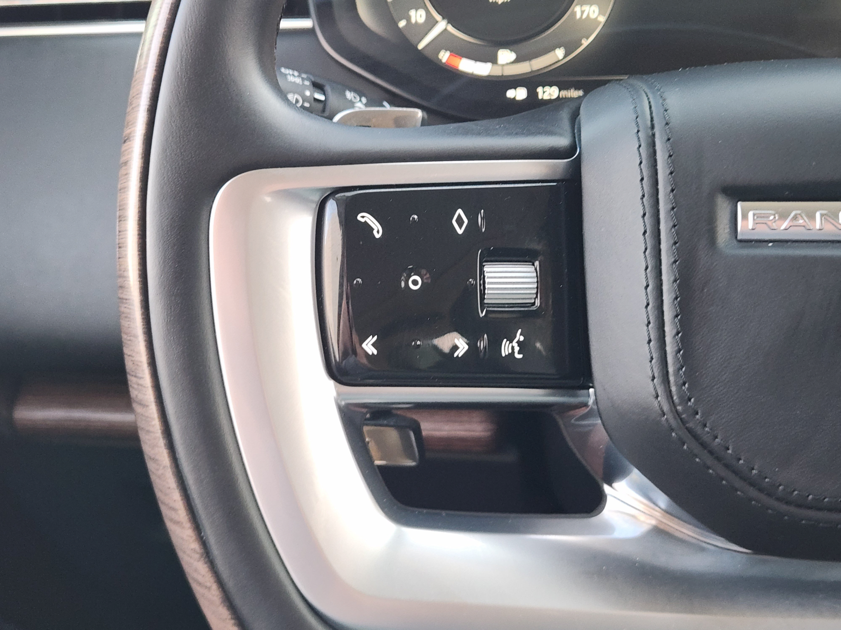 Certified 2023 Land Rover Range Rover SE AWD/4WD image 24