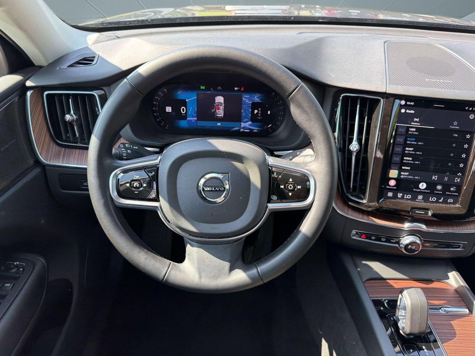 Certified 2024 Volvo XC60 B5 Plus w/ Climate Package AWD/4WD image 27