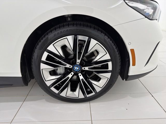 Used 2025 BMW i5 xDrive40 w/ Premium Package image 45