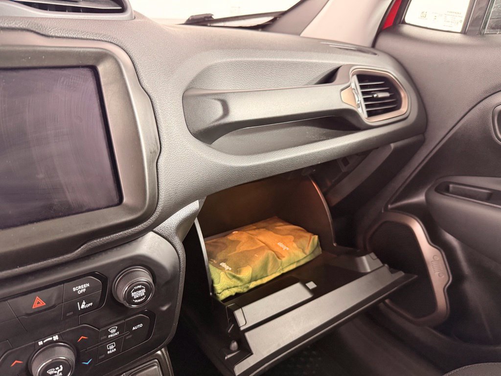Used 2023 Jeep Renegade Latitude AWD/4WD image 24