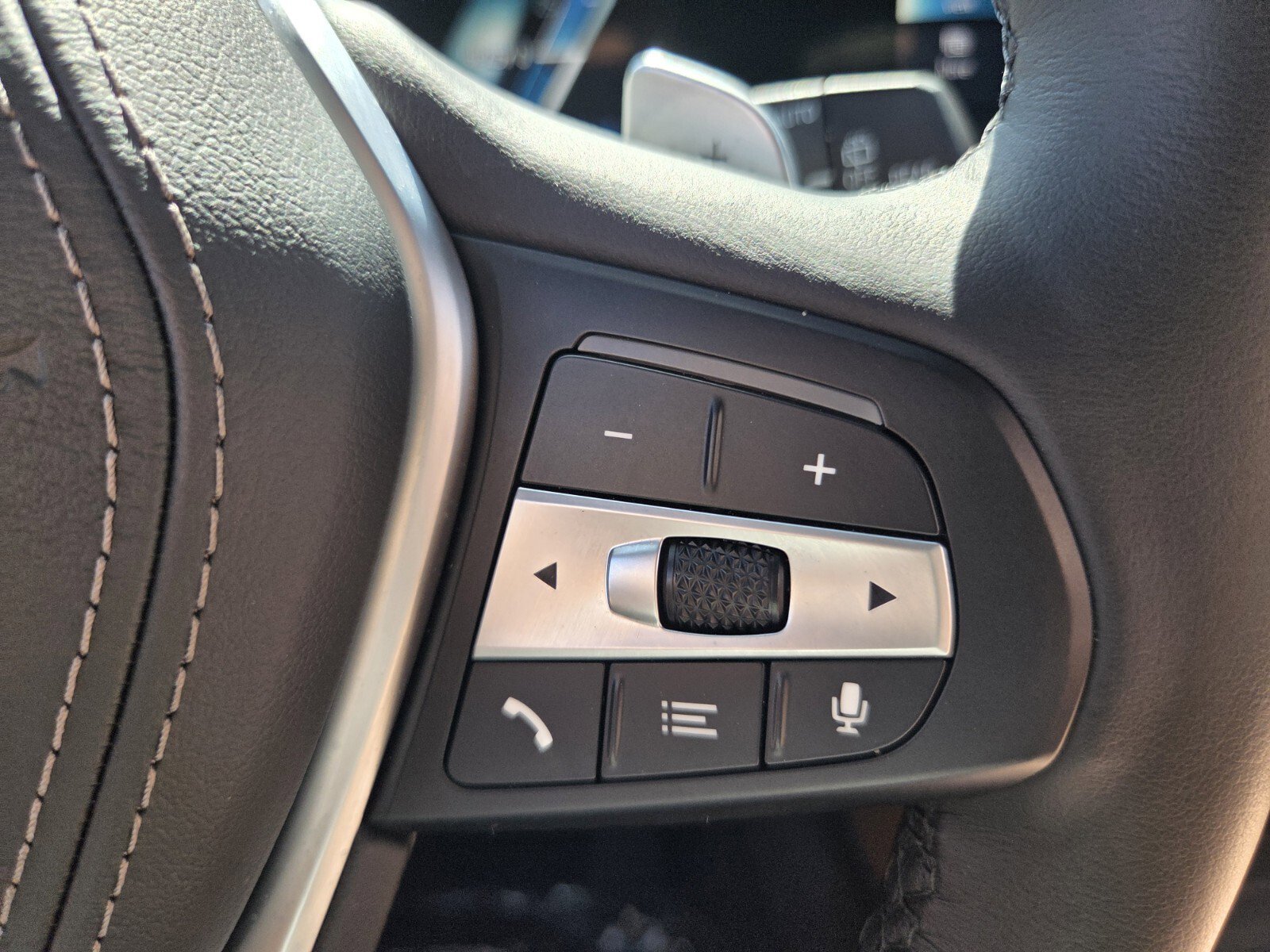 Used 2025 BMW X5 xDrive50e image 27