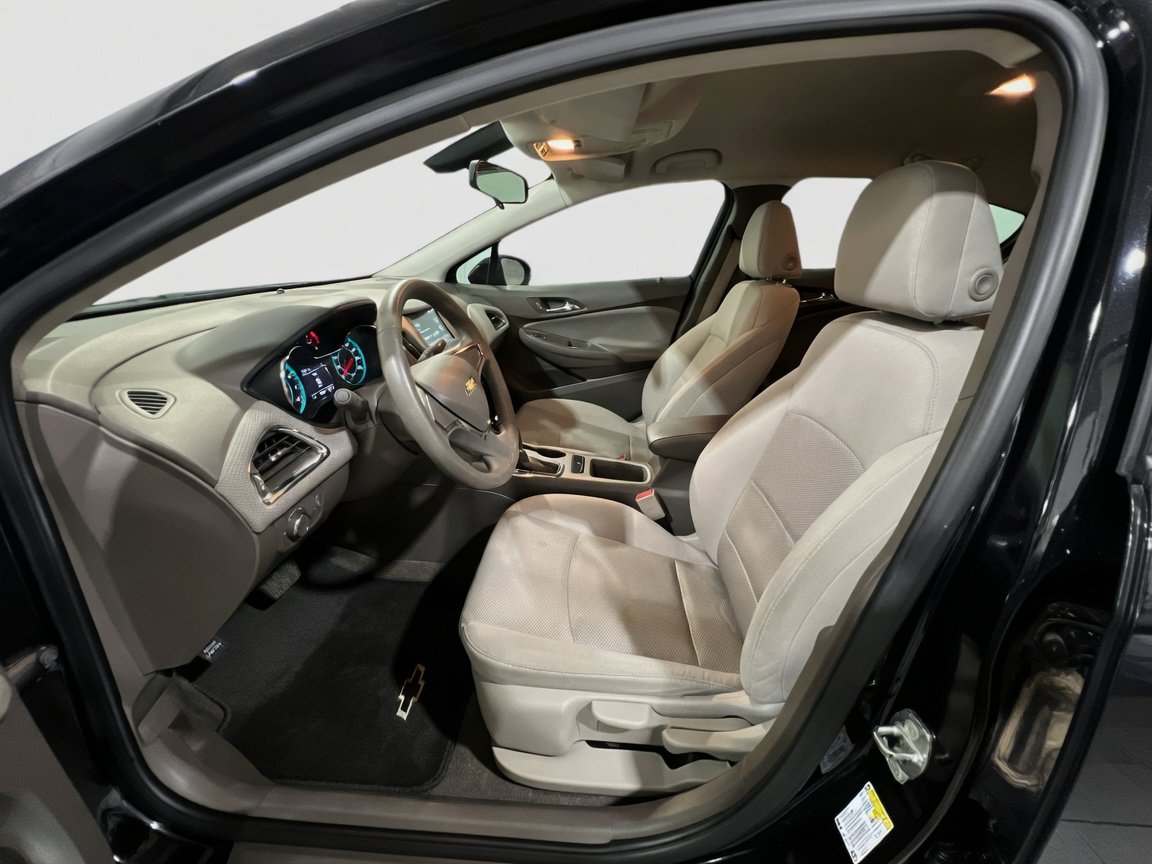 Used 2018 Chevrolet Cruze LS FWD image 14