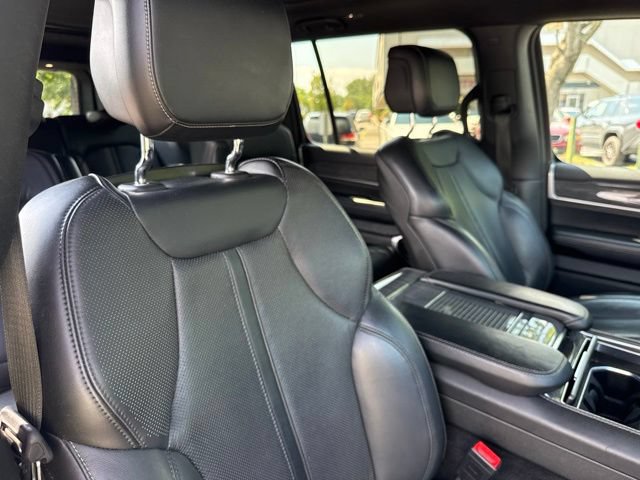 Used 2022 Jeep Wagoneer Series III w/ Premium Group I AWD/4WD image 26