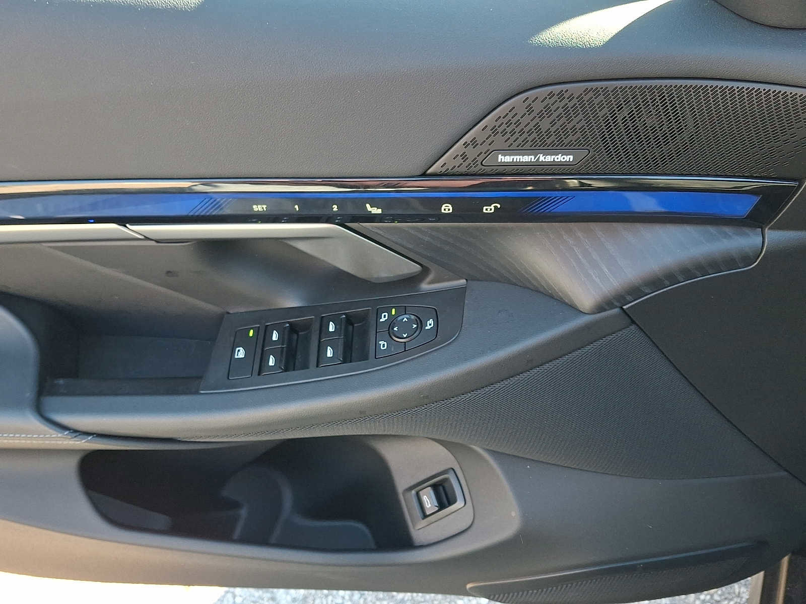 Used 2024 BMW i5 eDrive40i w/ Premium Package image 12