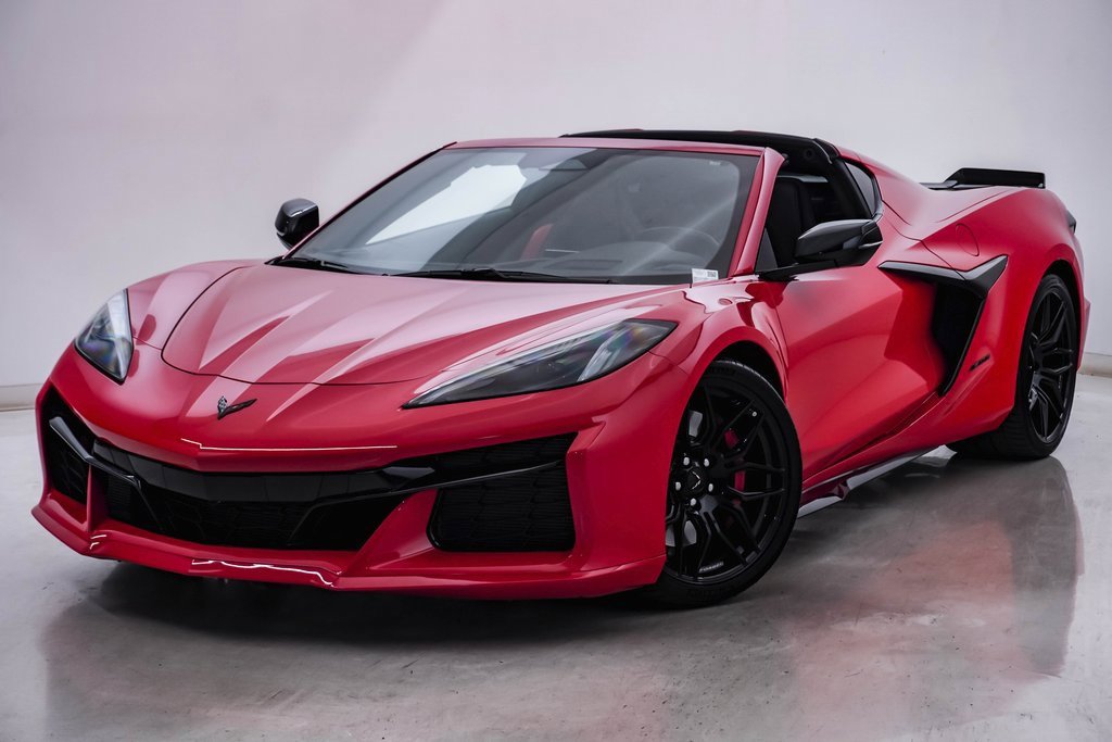 Used 2025 Chevrolet Corvette Z06 image 3