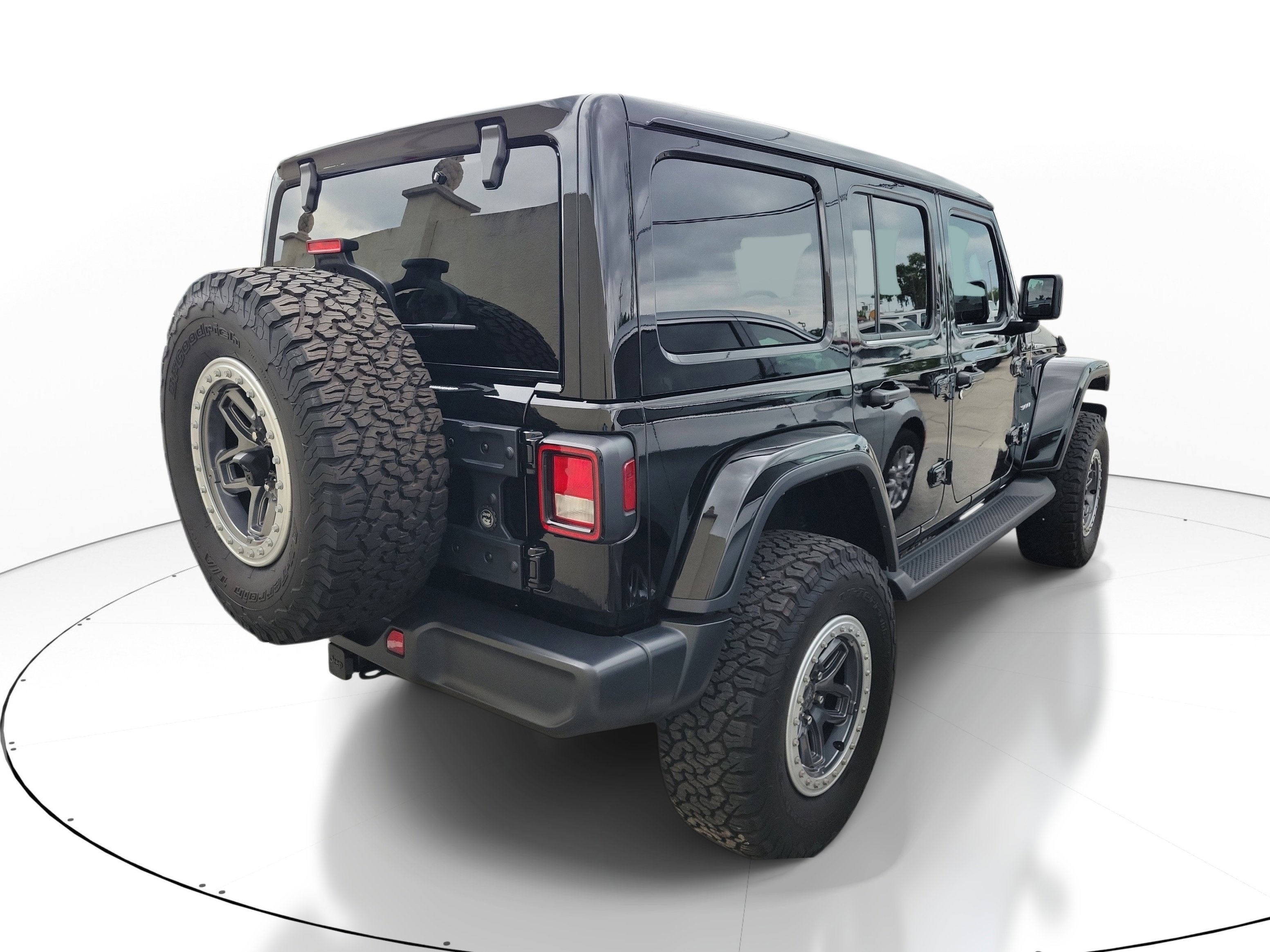 Used 2022 Jeep Wrangler Unlimited Sahara AWD/4WD image 5