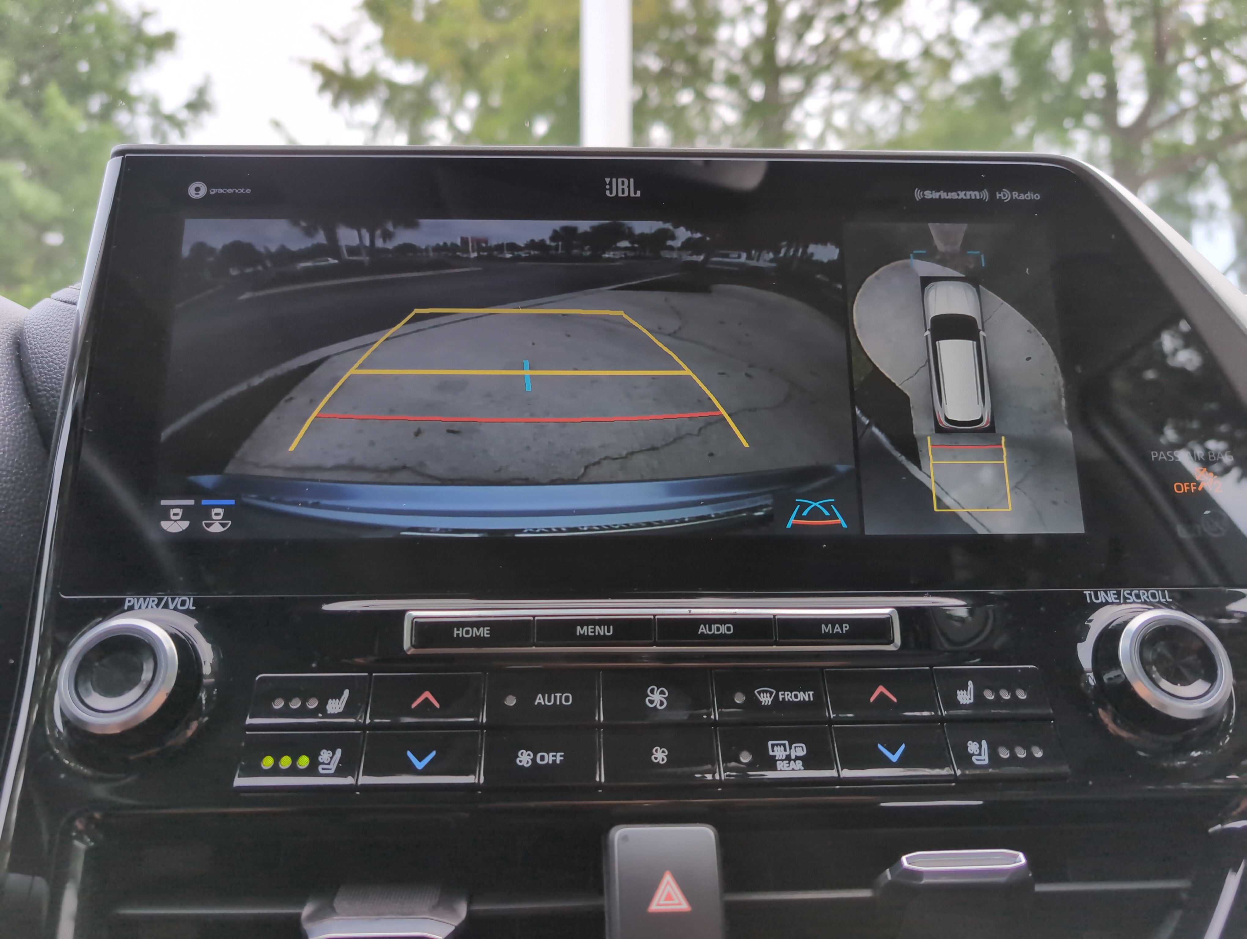 Used 2020 Toyota Highlander Limited FWD image 25