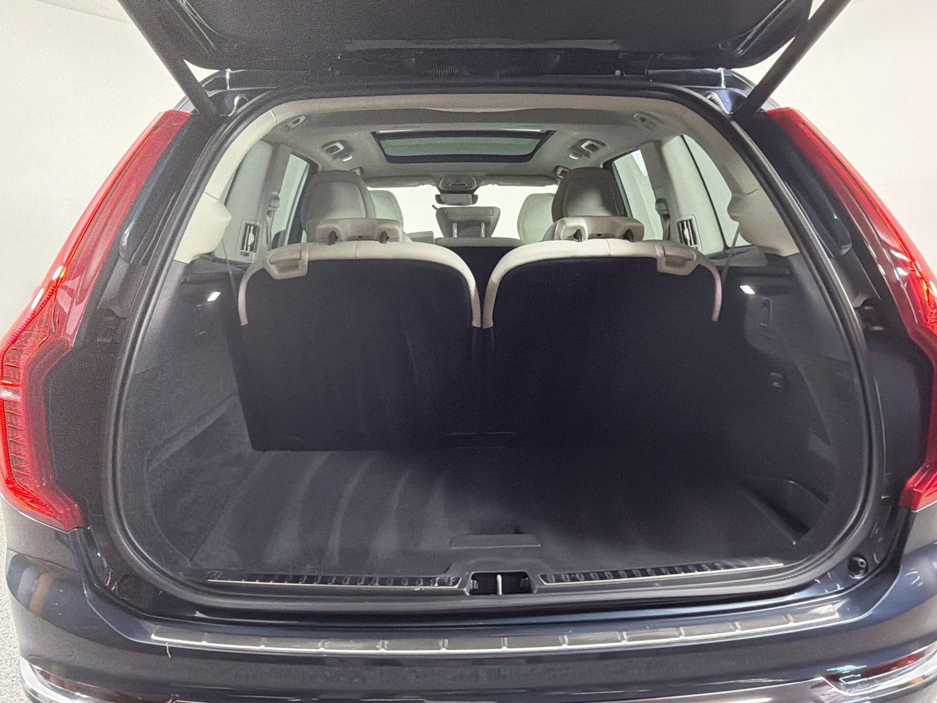Used 2023 Volvo XC90 B5 Plus w/ Protection Package Premier AWD/4WD image 28