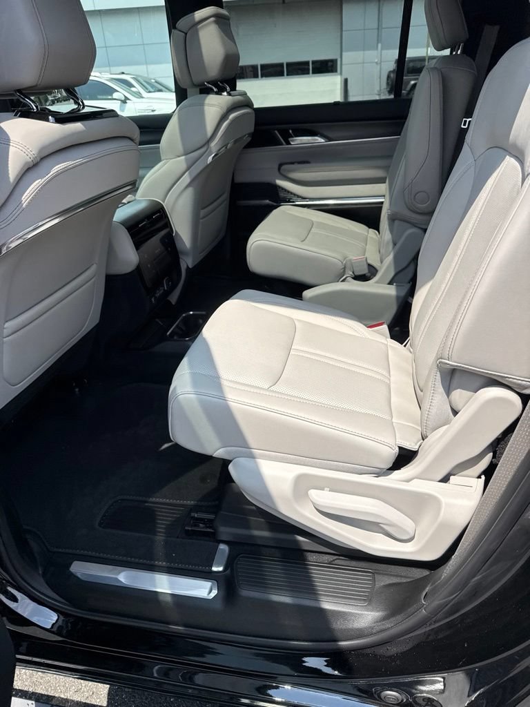 New 2026 Jeep Grand Wagoneer Summit w/ Premium Group III AWD/4WD image 13