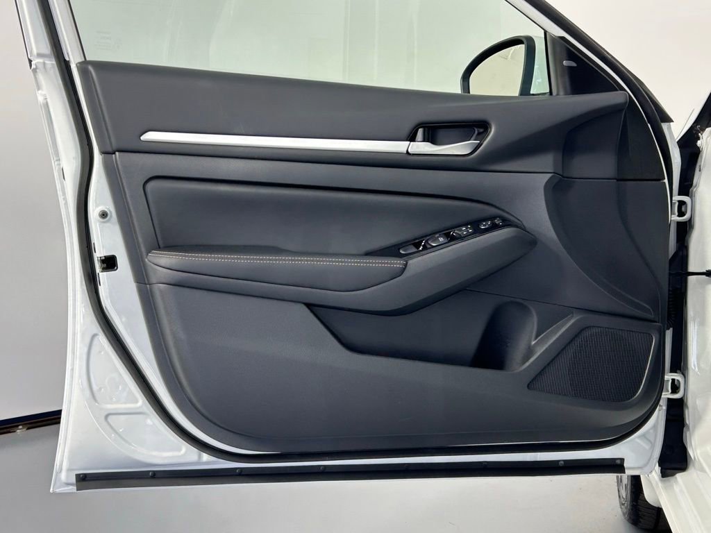 Used 2025 Nissan Altima 2.5 SL FWD image 31