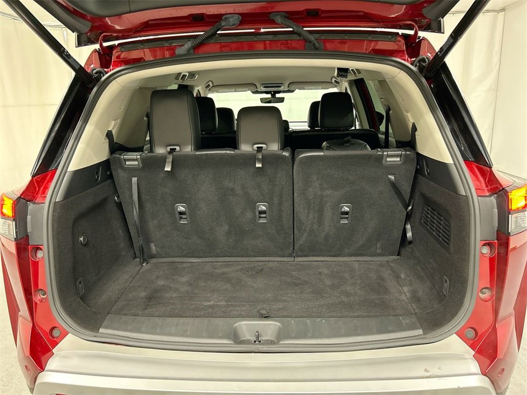 Used 2023 Nissan Pathfinder SL image 4