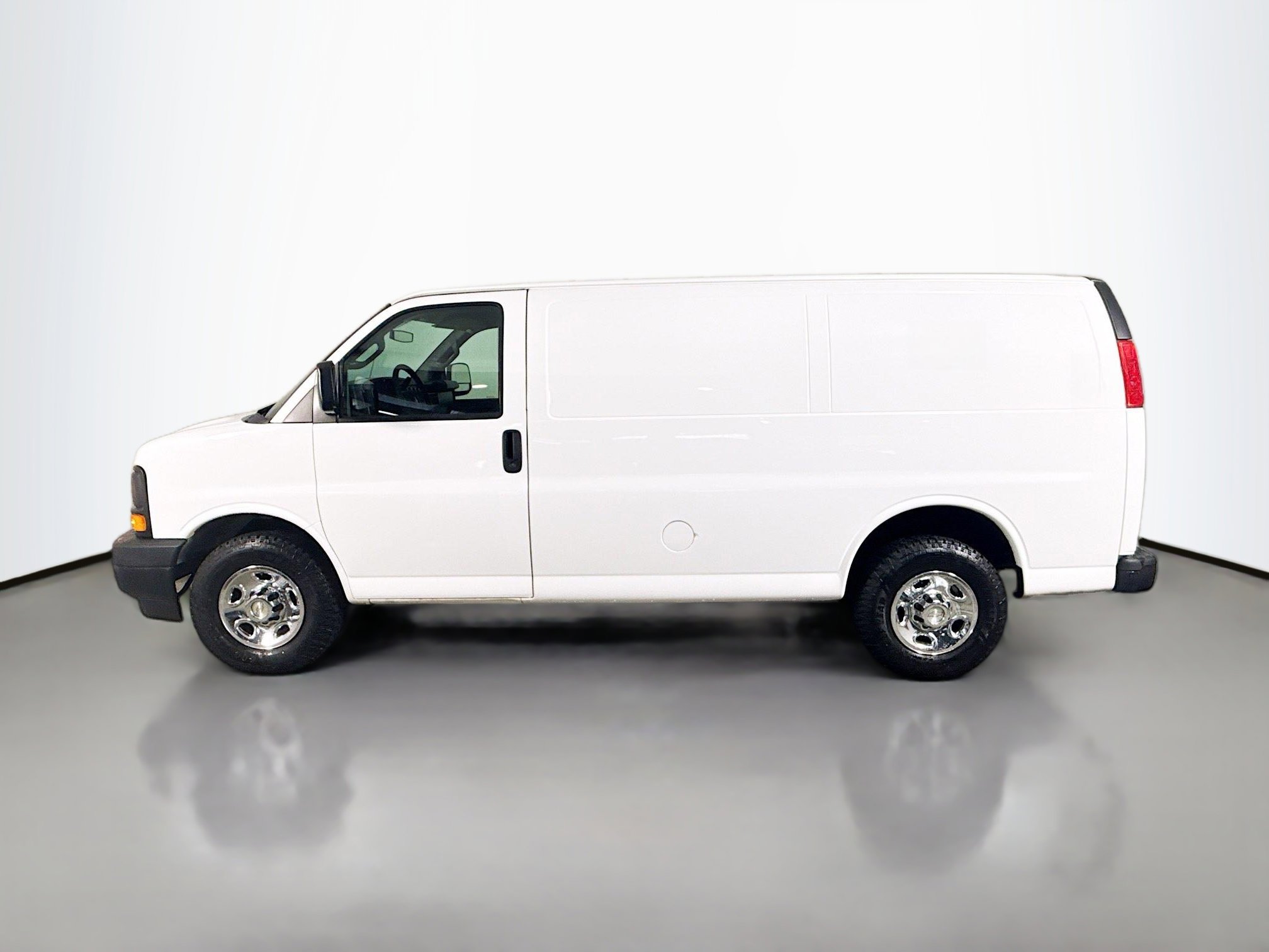 Used 2017 Chevrolet Express 2500 image 6