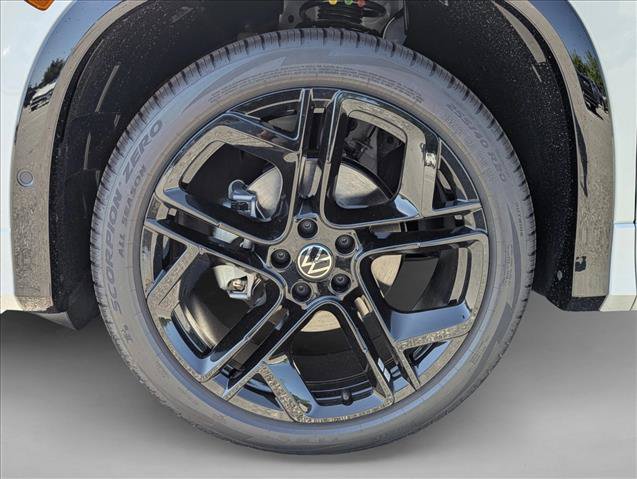 New 2026 Volkswagen Tiguan SE R-Line FWD image 9