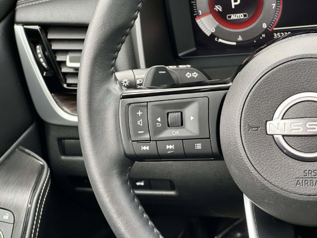 Used 2024 Nissan Rogue Platinum AWD/4WD image 23