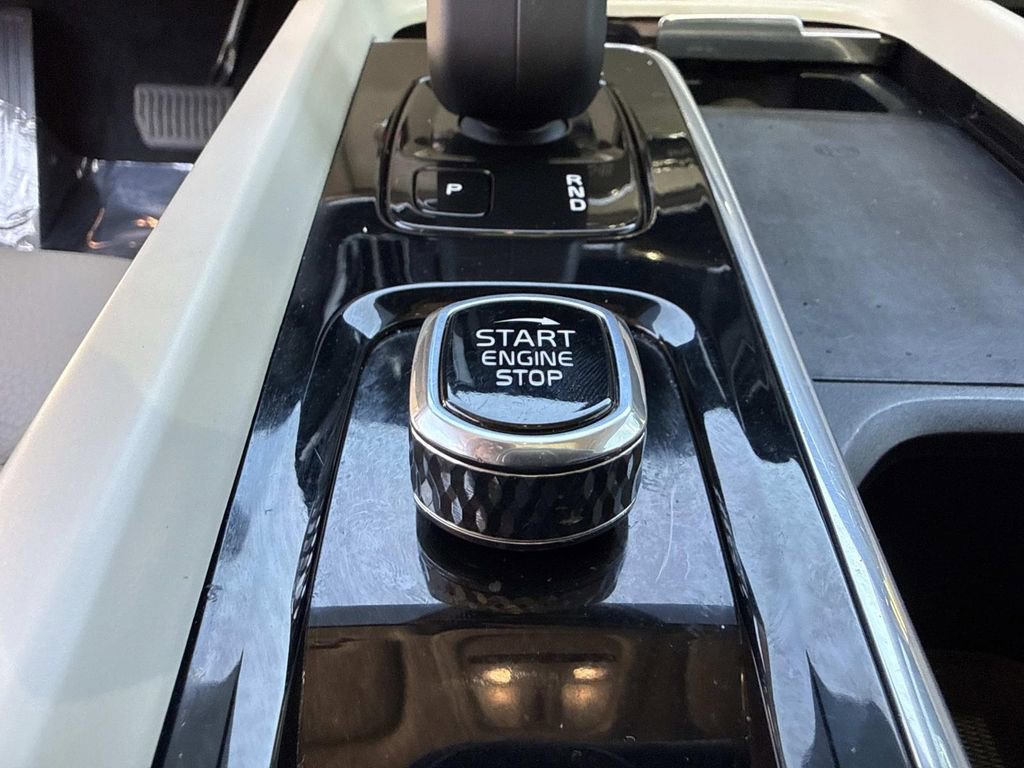 Used 2022 Volvo XC60 B5 Momentum w/ Climate Package image 36