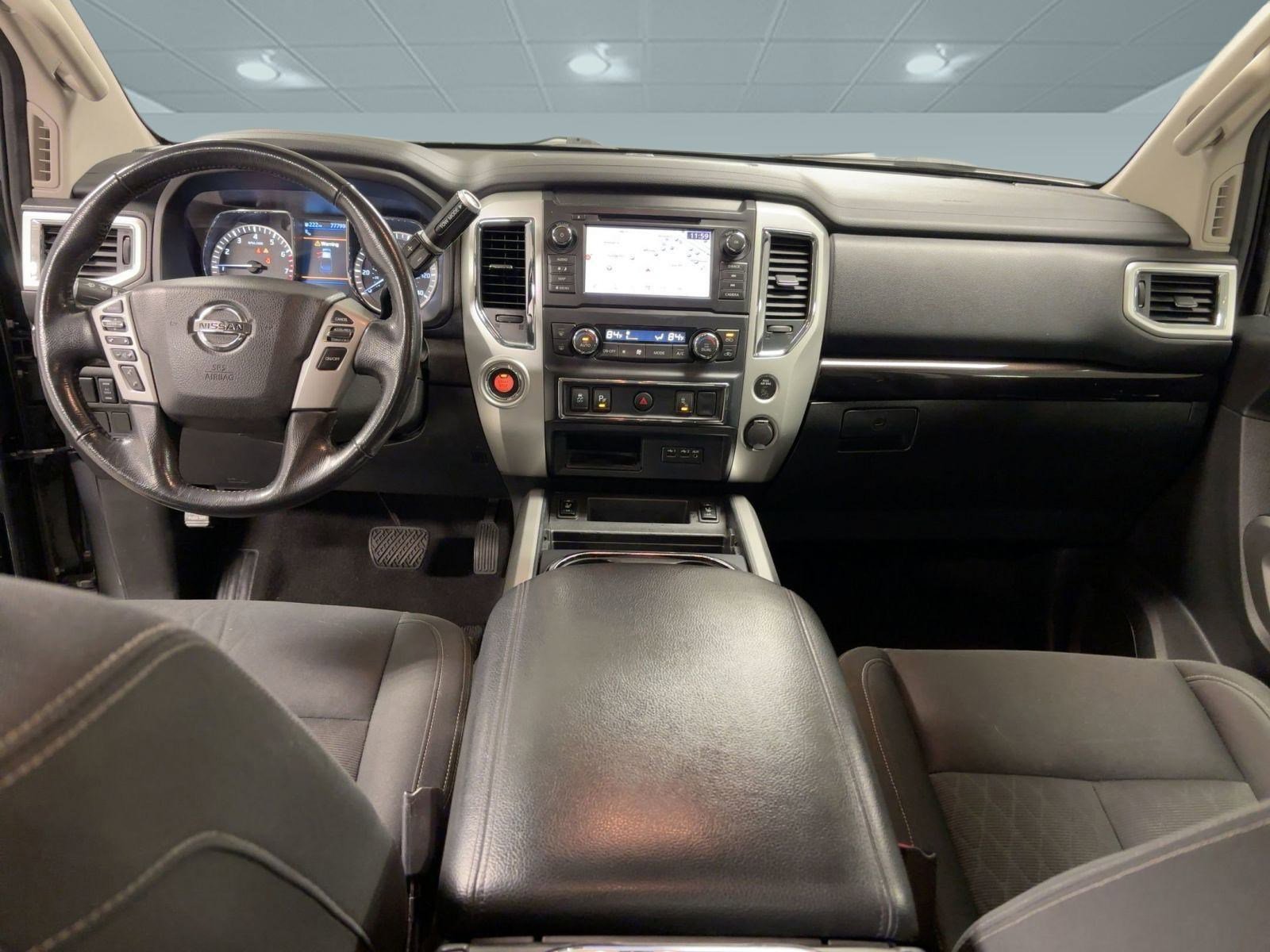 Used 2019 Nissan Titan SV w/ SV Convenience Package image 15