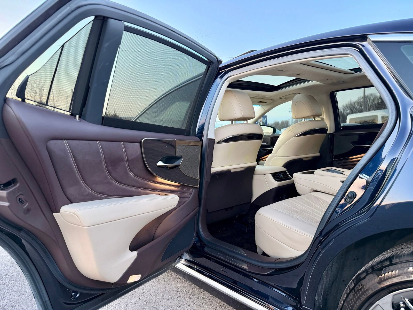 Used 2019 Lexus LS 500 w/ Luxury Package image 22