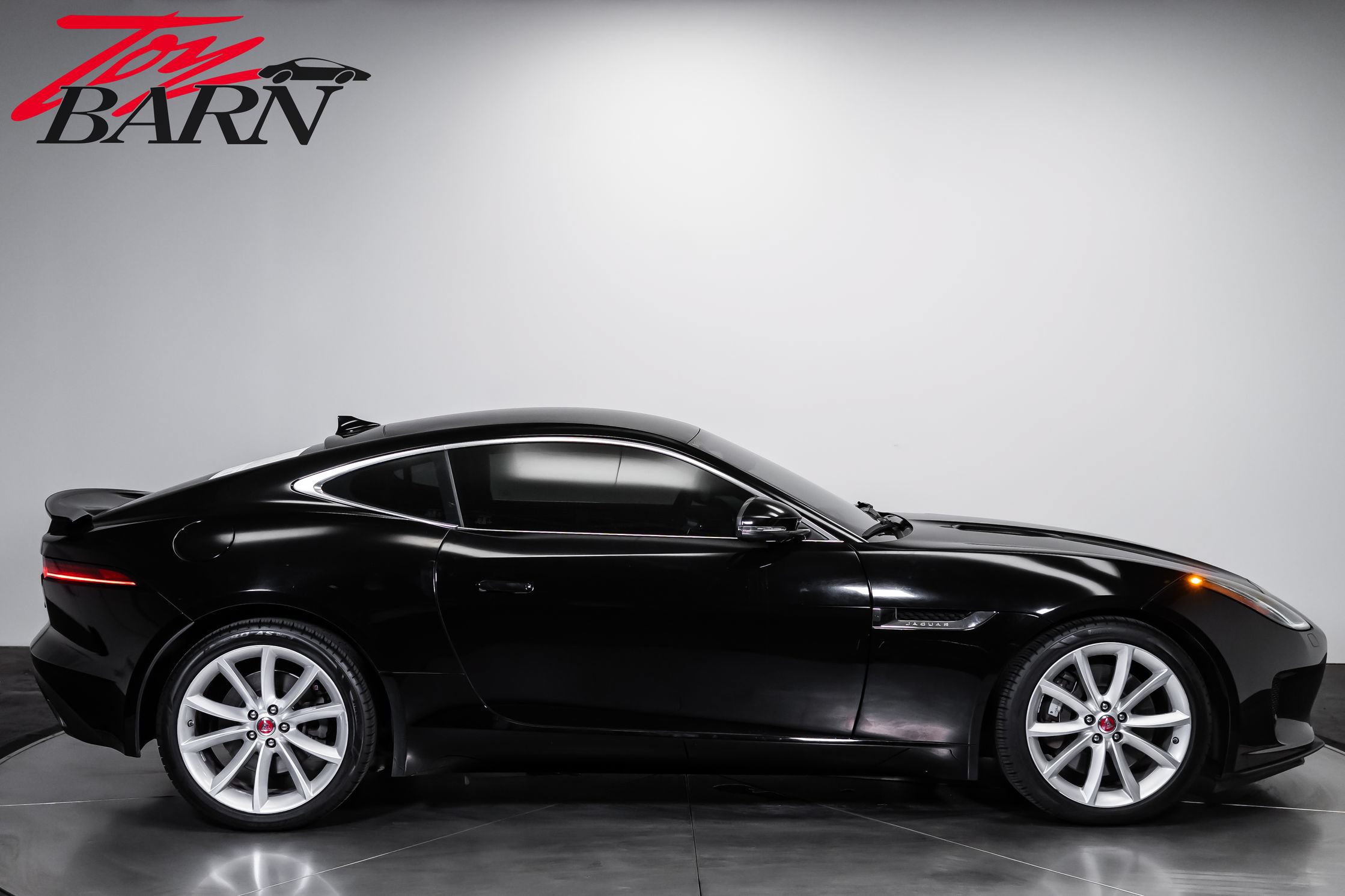 Used 2019 Jaguar F-TYPE Coupe RWD image 6