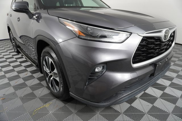 Used 2021 Toyota Highlander XLE image 10