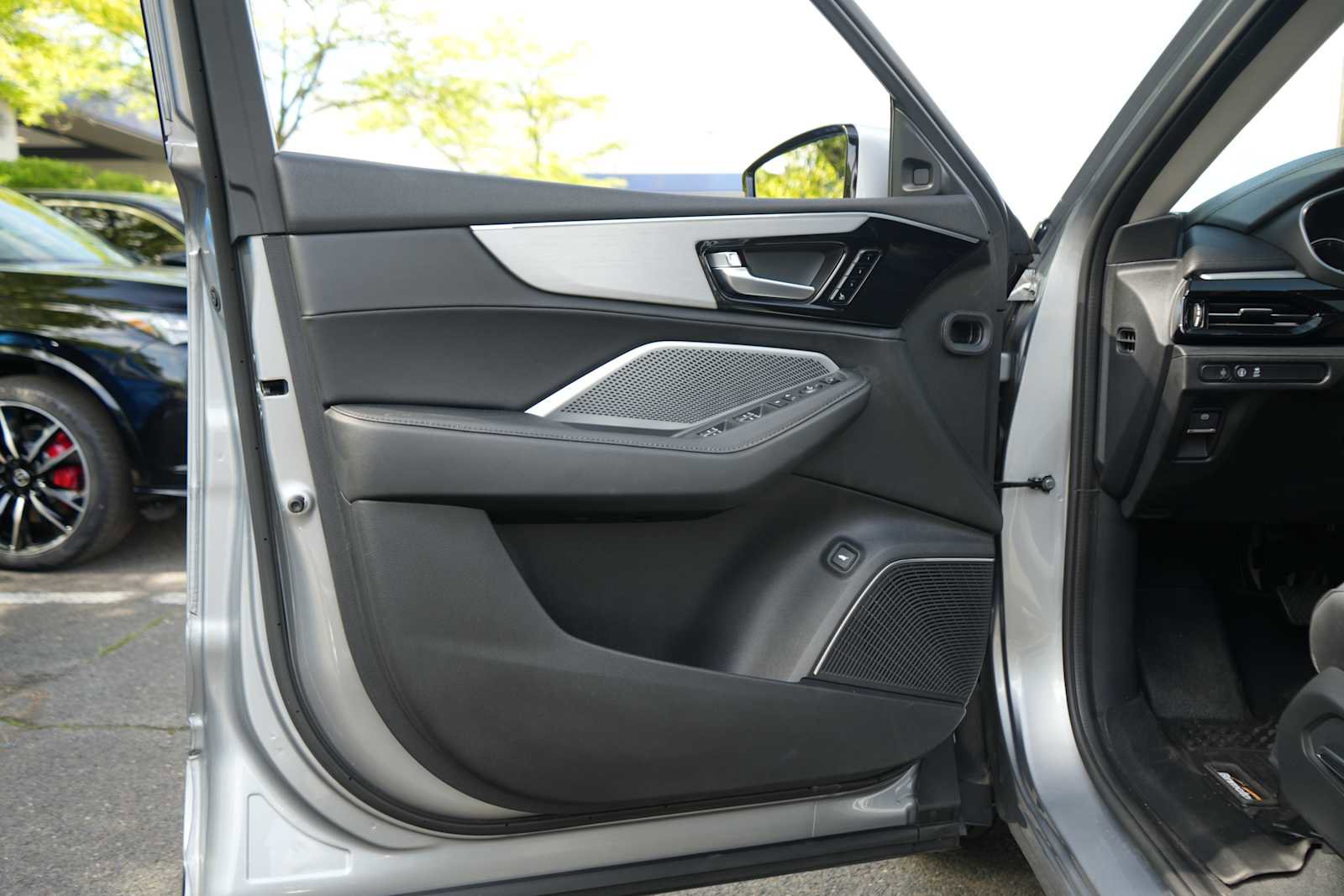 Certified 2025 Acura MDX SH-AWD image 17