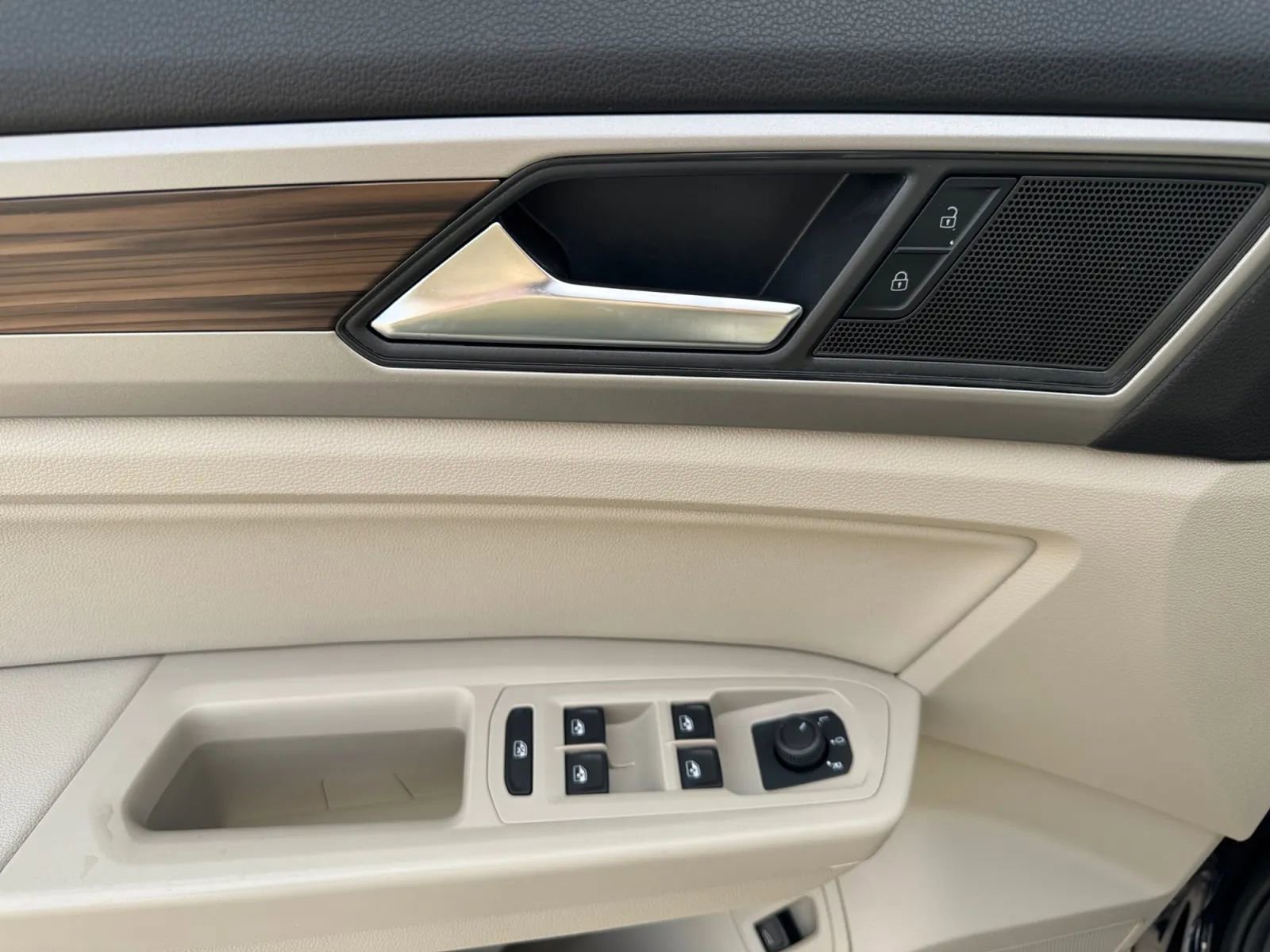 Used 2021 Volkswagen Atlas SE image 15