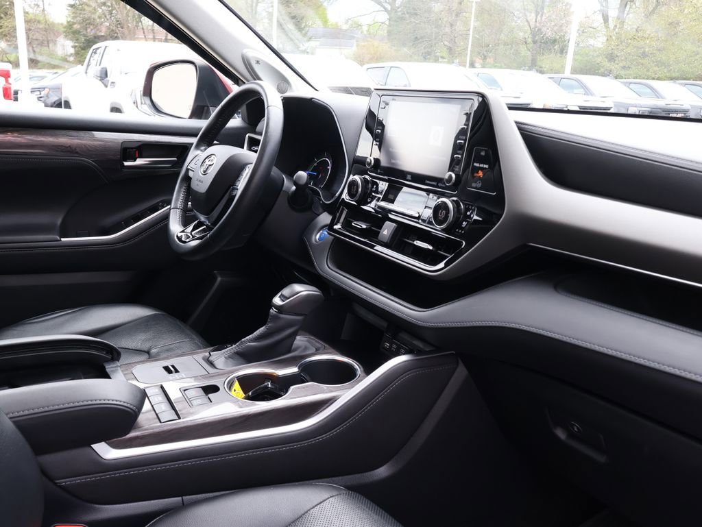 Used 2020 Toyota Highlander Limited w/ Protection Package #3 image 39